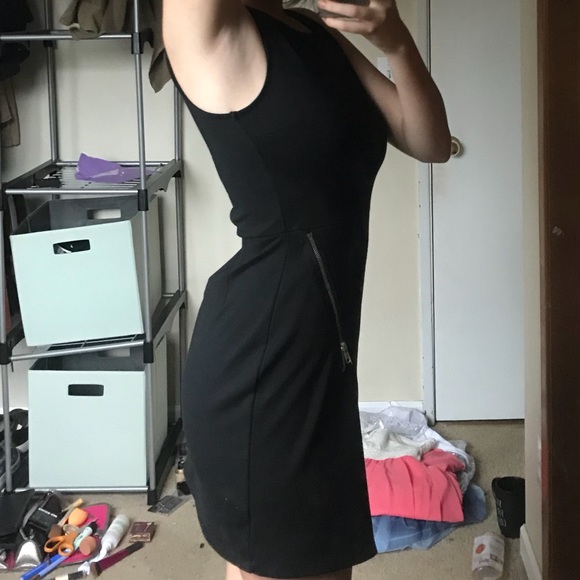 Black dress - Picture 2 of 3